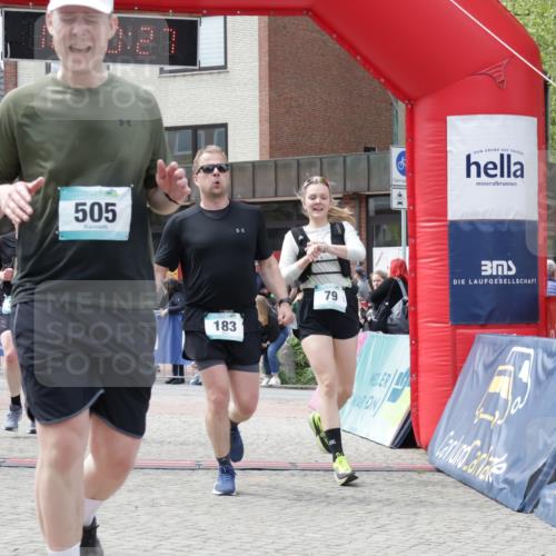 10.05.2026 - 8. Wedeler Halbmarathon Yannick Fuchs http://msf.ph/oto/9727302 10.05.2026 12:10:25 Ziel 79, 87, 183, 311, 505 meine-sportfotos.de