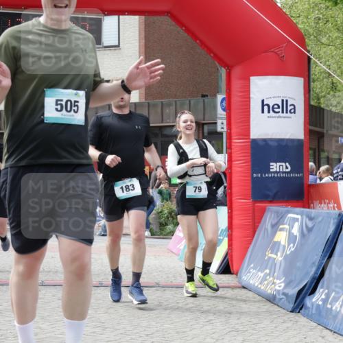 10.05.2026 - 8. Wedeler Halbmarathon Yannick Fuchs http://msf.ph/oto/9727304 10.05.2026 12:10:26 Ziel 79, 87, 183, 311, 505 meine-sportfotos.de