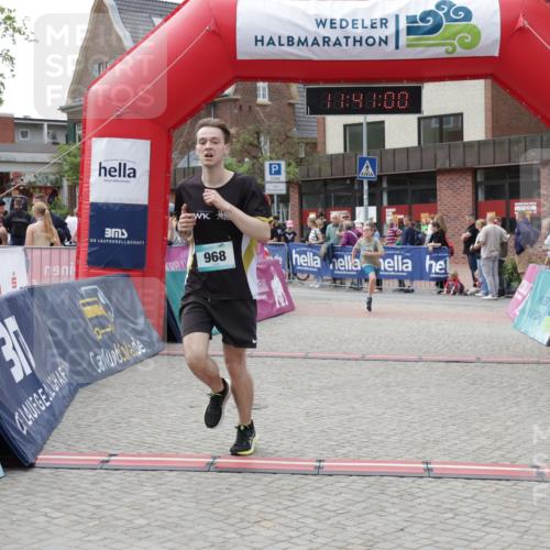 10.05.2026 - 8. Wedeler Halbmarathon Yannick Fuchs http://msf.ph/oto/9727313 10.05.2026 11:40:58 Ziel 957, 968, 2190 meine-sportfotos.de