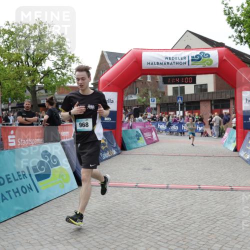10.05.2026 - 8. Wedeler Halbmarathon Yannick Fuchs http://msf.ph/oto/9727337 10.05.2026 11:40:59 Ziel 679, 968, 2190 meine-sportfotos.de