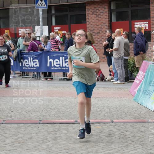 10.05.2026 - 8. Wedeler Halbmarathon Yannick Fuchs http://msf.ph/oto/9727346 10.05.2026 11:41:00 Ziel 679, 893, 968, 2190 meine-sportfotos.de