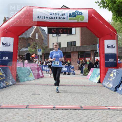 10.05.2026 - 8. Wedeler Halbmarathon Yannick Fuchs http://msf.ph/oto/9727387 10.05.2026 12:10:40 Ziel 516 meine-sportfotos.de
