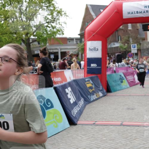 10.05.2026 - 8. Wedeler Halbmarathon Yannick Fuchs http://msf.ph/oto/9727396 10.05.2026 11:41:02 Ziel 540, 679, 893, 968, 2190 meine-sportfotos.de