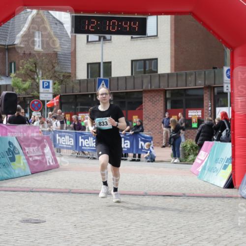 10.05.2026 - 8. Wedeler Halbmarathon Yannick Fuchs http://msf.ph/oto/9727402 10.05.2026 12:10:42 Ziel 516, 878 meine-sportfotos.de