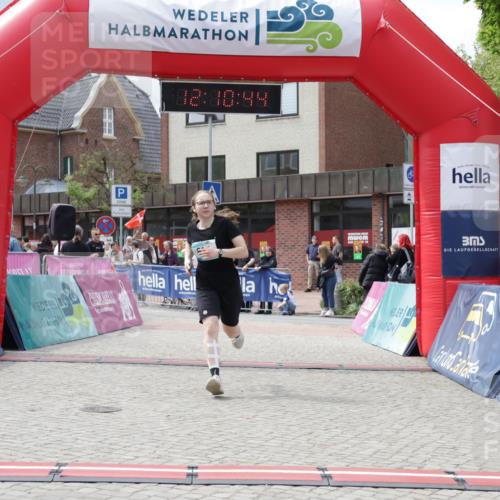 10.05.2026 - 8. Wedeler Halbmarathon Yannick Fuchs http://msf.ph/oto/9727407 10.05.2026 12:10:42 Ziel 516, 878 meine-sportfotos.de