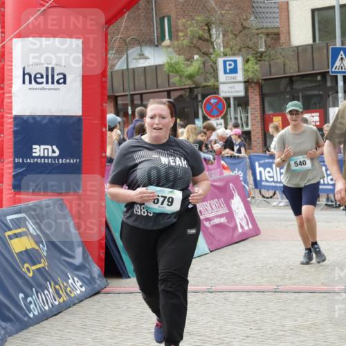 10.05.2026 - 8. Wedeler Halbmarathon Yannick Fuchs http://msf.ph/oto/9727429 10.05.2026 11:41:05 Ziel 540, 679, 893, 1048, 2190 meine-sportfotos.de