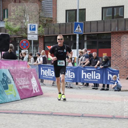 10.05.2026 - 8. Wedeler Halbmarathon Yannick Fuchs http://msf.ph/oto/9727436 10.05.2026 12:10:45 Ziel 516, 878 meine-sportfotos.de