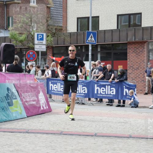 10.05.2026 - 8. Wedeler Halbmarathon Yannick Fuchs http://msf.ph/oto/9727440 10.05.2026 12:10:45 Ziel 516, 878 meine-sportfotos.de