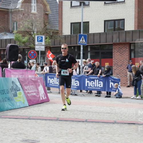 10.05.2026 - 8. Wedeler Halbmarathon Yannick Fuchs http://msf.ph/oto/9727452 10.05.2026 12:10:45 Ziel 516, 878 meine-sportfotos.de