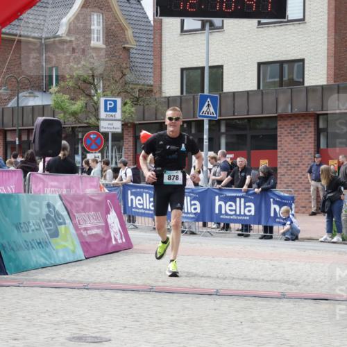 10.05.2026 - 8. Wedeler Halbmarathon Yannick Fuchs http://msf.ph/oto/9727462 10.05.2026 12:10:45 Ziel 516, 878 meine-sportfotos.de