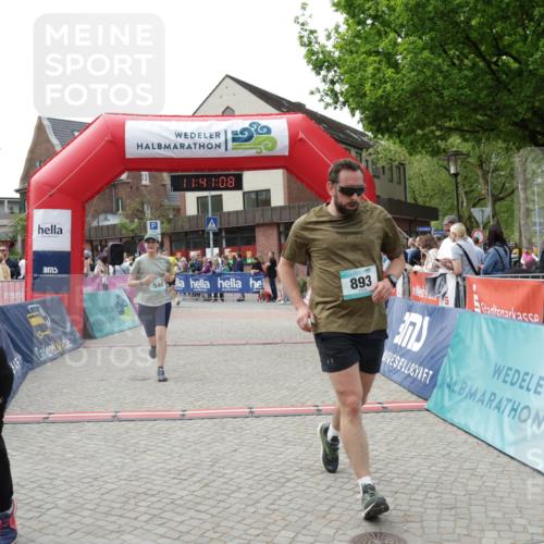 10.05.2026 - 8. Wedeler Halbmarathon Yannick Fuchs http://msf.ph/oto/9727464 10.05.2026 11:41:07 Ziel 540, 543, 658, 679, 893, 1048 meine-sportfotos.de