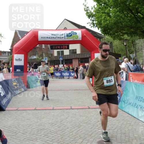 10.05.2026 - 8. Wedeler Halbmarathon Yannick Fuchs http://msf.ph/oto/9727467 10.05.2026 11:41:07 Ziel 540, 543, 658, 679, 893, 1048 meine-sportfotos.de