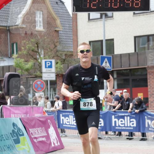 10.05.2026 - 8. Wedeler Halbmarathon Yannick Fuchs http://msf.ph/oto/9727468 10.05.2026 12:10:47 Ziel 878 meine-sportfotos.de