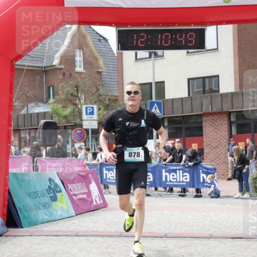 10.05.2026 - 8. Wedeler Halbmarathon Yannick Fuchs http://msf.ph/oto/9727472 10.05.2026 12:10:47 Ziel 878 meine-sportfotos.de