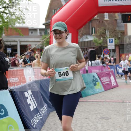 10.05.2026 - 8. Wedeler Halbmarathon Yannick Fuchs http://msf.ph/oto/9727487 10.05.2026 11:41:08 Ziel 310, 540, 543, 658, 679, 770, 893, 1048 meine-sportfotos.de