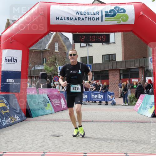 10.05.2026 - 8. Wedeler Halbmarathon Yannick Fuchs http://msf.ph/oto/9727488 10.05.2026 12:10:47 Ziel 878 meine-sportfotos.de