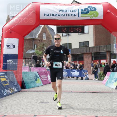 10.05.2026 - 8. Wedeler Halbmarathon Yannick Fuchs http://msf.ph/oto/9727493 10.05.2026 12:10:47 Ziel 878 meine-sportfotos.de