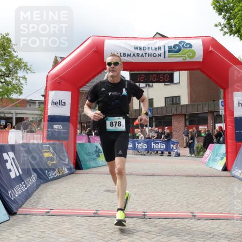 10.05.2026 - 8. Wedeler Halbmarathon Yannick Fuchs http://msf.ph/oto/9727498 10.05.2026 12:10:48 Ziel 553, 783, 878 meine-sportfotos.de