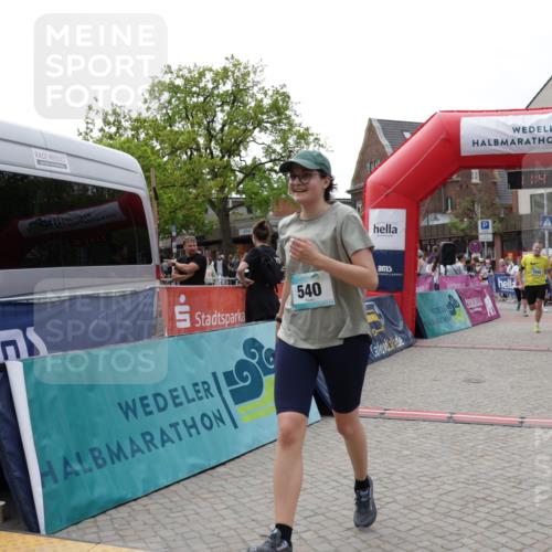 10.05.2026 - 8. Wedeler Halbmarathon Yannick Fuchs http://msf.ph/oto/9727499 10.05.2026 11:41:09 Ziel 310, 540, 543, 658, 679, 770, 893, 1048 meine-sportfotos.de
