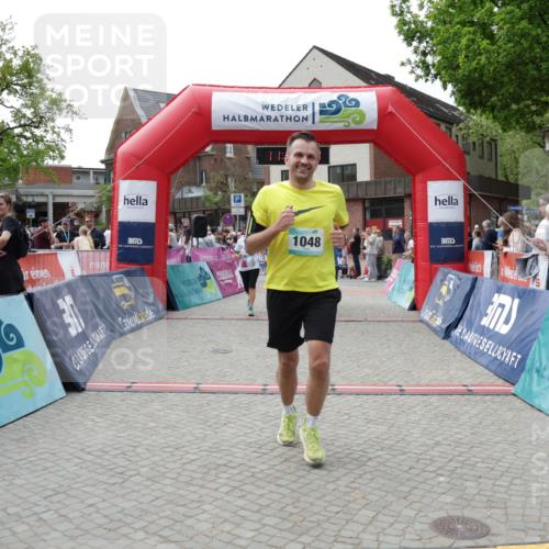 10.05.2026 - 8. Wedeler Halbmarathon Yannick Fuchs http://msf.ph/oto/9727546 10.05.2026 11:41:11 Ziel 310, 540, 543, 658, 770, 1048 meine-sportfotos.de