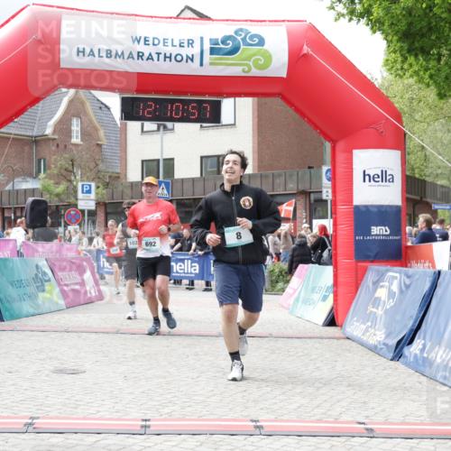 10.05.2026 - 8. Wedeler Halbmarathon Yannick Fuchs http://msf.ph/oto/9727551 10.05.2026 12:10:55 Ziel 8, 200, 553, 692, 783, 1026 meine-sportfotos.de