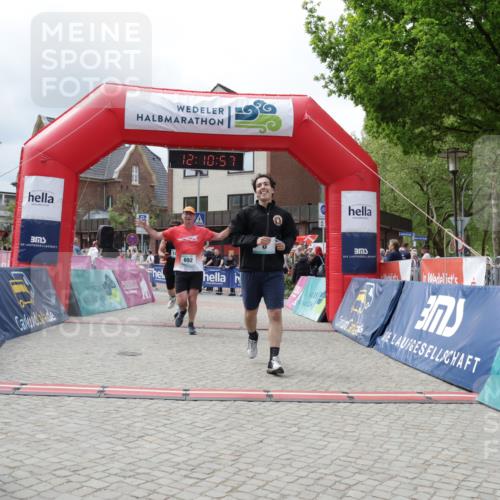 10.05.2026 - 8. Wedeler Halbmarathon Yannick Fuchs http://msf.ph/oto/9727560 10.05.2026 12:10:55 Ziel 8, 200, 553, 692, 783, 1026 meine-sportfotos.de