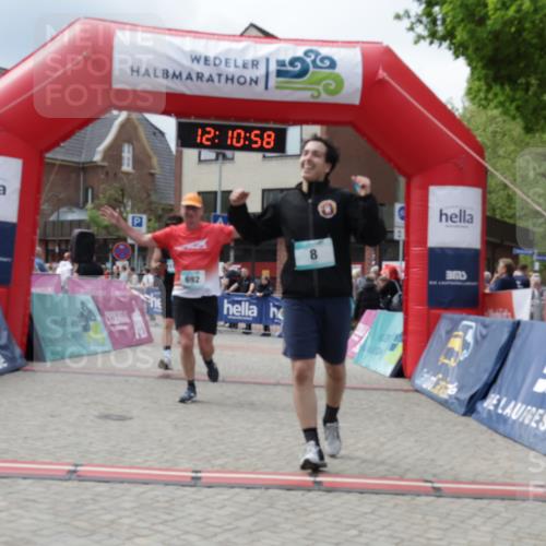 10.05.2026 - 8. Wedeler Halbmarathon Yannick Fuchs http://msf.ph/oto/9727569 10.05.2026 12:10:56 Ziel 8, 200, 553, 692, 783, 1026 meine-sportfotos.de