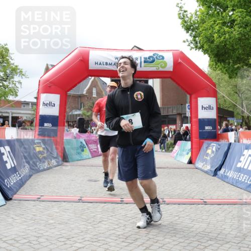 10.05.2026 - 8. Wedeler Halbmarathon Yannick Fuchs http://msf.ph/oto/9727588 10.05.2026 12:10:57 Ziel 8, 200, 553, 692, 783, 1026 meine-sportfotos.de