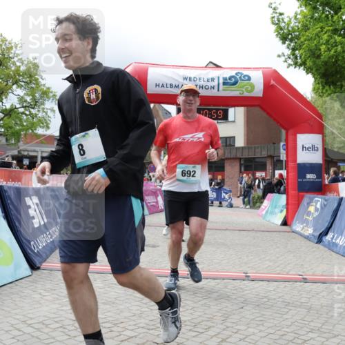 10.05.2026 - 8. Wedeler Halbmarathon Yannick Fuchs http://msf.ph/oto/9727602 10.05.2026 12:10:57 Ziel 8, 200, 553, 692, 783, 1026 meine-sportfotos.de