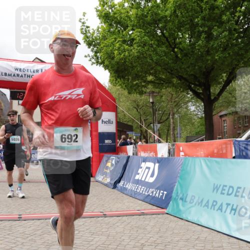10.05.2026 - 8. Wedeler Halbmarathon Yannick Fuchs http://msf.ph/oto/9727607 10.05.2026 12:10:58 Ziel 8, 48, 200, 553, 692, 783, 1026 meine-sportfotos.de