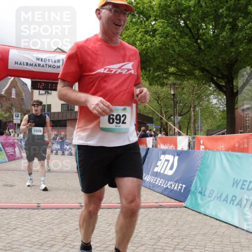 10.05.2026 - 8. Wedeler Halbmarathon Yannick Fuchs http://msf.ph/oto/9727611 10.05.2026 12:10:58 Ziel 8, 48, 200, 553, 692, 783, 1026 meine-sportfotos.de