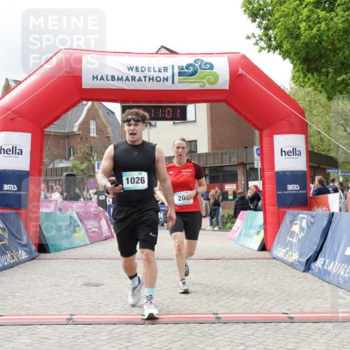 10.05.2026 - 8. Wedeler Halbmarathon Yannick Fuchs http://msf.ph/oto/9727622 10.05.2026 12:10:59 Ziel 8, 48, 200, 692, 1026 meine-sportfotos.de