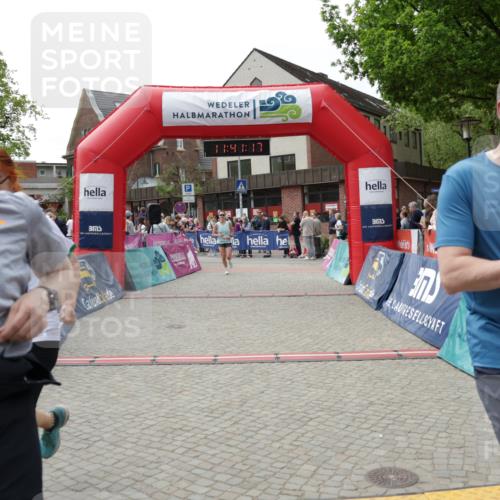 10.05.2026 - 8. Wedeler Halbmarathon Yannick Fuchs http://msf.ph/oto/9727633 10.05.2026 11:41:15 Ziel 153, 310, 543, 658, 770, 1048 meine-sportfotos.de