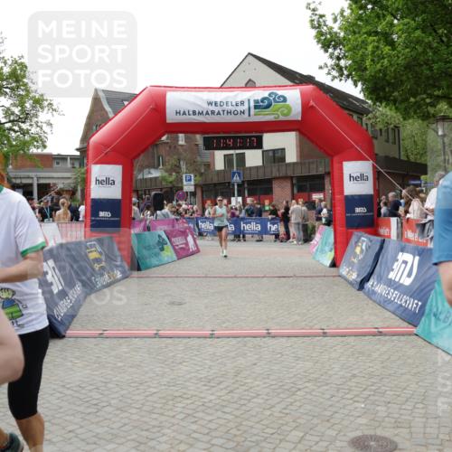 10.05.2026 - 8. Wedeler Halbmarathon Yannick Fuchs http://msf.ph/oto/9727636 10.05.2026 11:41:15 Ziel 153, 310, 543, 658, 770, 1048 meine-sportfotos.de
