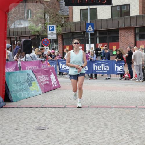 10.05.2026 - 8. Wedeler Halbmarathon Yannick Fuchs http://msf.ph/oto/9727656 10.05.2026 11:41:17 Ziel 54, 153, 310, 543, 658, 770 meine-sportfotos.de