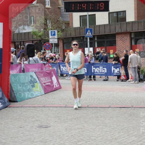 10.05.2026 - 8. Wedeler Halbmarathon Yannick Fuchs http://msf.ph/oto/9727661 10.05.2026 11:41:17 Ziel 54, 153, 310, 543, 658, 770 meine-sportfotos.de