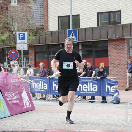 10.05.2026 - 8. Wedeler Halbmarathon Yannick Fuchs http://msf.ph/oto/9727676 10.05.2026 12:11:02 Ziel 48, 200, 1026 meine-sportfotos.de