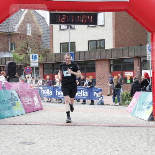 10.05.2026 - 8. Wedeler Halbmarathon Yannick Fuchs http://msf.ph/oto/9727688 10.05.2026 12:11:02 Ziel 48, 200, 1026 meine-sportfotos.de