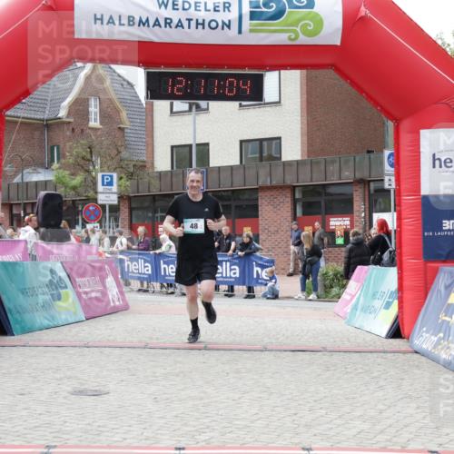 10.05.2026 - 8. Wedeler Halbmarathon Yannick Fuchs http://msf.ph/oto/9727695 10.05.2026 12:11:02 Ziel 48, 200, 1026 meine-sportfotos.de