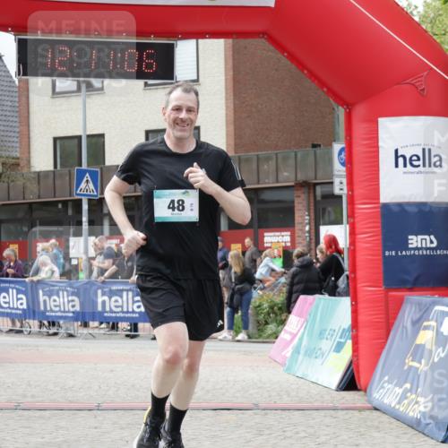 10.05.2026 - 8. Wedeler Halbmarathon Yannick Fuchs http://msf.ph/oto/9727706 10.05.2026 12:11:04 Ziel 48, 200 meine-sportfotos.de