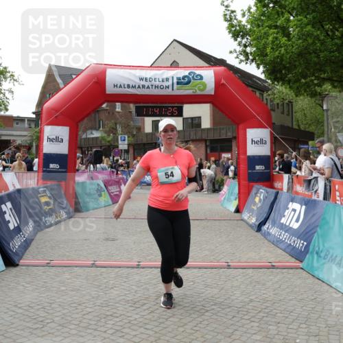 10.05.2026 - 8. Wedeler Halbmarathon Yannick Fuchs http://msf.ph/oto/9727720 10.05.2026 11:41:24 Ziel 54, 868 meine-sportfotos.de