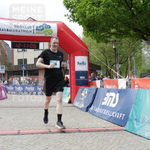 10.05.2026 - 8. Wedeler Halbmarathon Yannick Fuchs http://msf.ph/oto/9727721 10.05.2026 12:11:04 Ziel 48, 200 meine-sportfotos.de