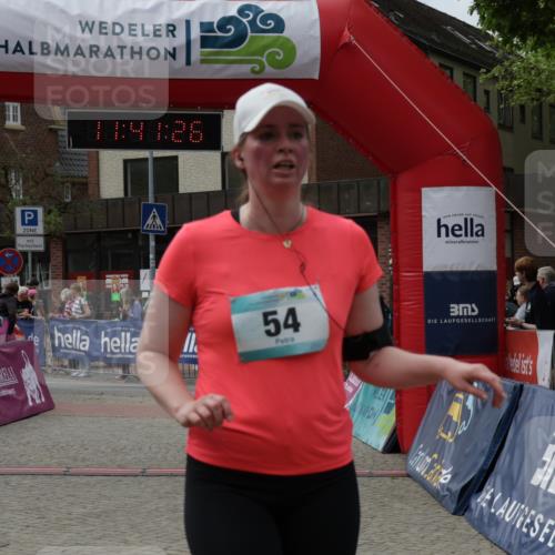 10.05.2026 - 8. Wedeler Halbmarathon Yannick Fuchs http://msf.ph/oto/9727732 10.05.2026 11:41:24 Ziel 54, 868 meine-sportfotos.de