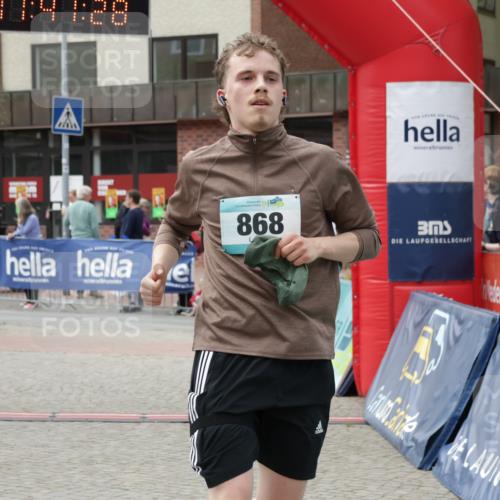 10.05.2026 - 8. Wedeler Halbmarathon Yannick Fuchs http://msf.ph/oto/9727739 10.05.2026 11:41:26 Ziel 54, 868 meine-sportfotos.de