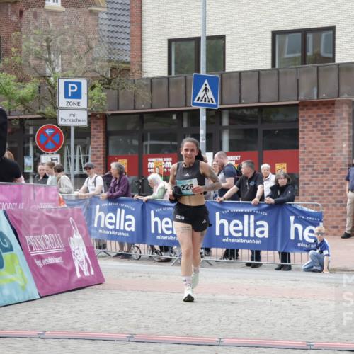 10.05.2026 - 8. Wedeler Halbmarathon Yannick Fuchs http://msf.ph/oto/9727740 10.05.2026 12:11:26 Ziel 226 meine-sportfotos.de