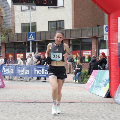 10.05.2026 - 8. Wedeler Halbmarathon Yannick Fuchs http://msf.ph/oto/9727753 10.05.2026 12:11:29 Ziel 226 meine-sportfotos.de