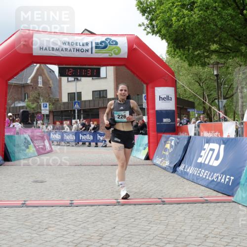 10.05.2026 - 8. Wedeler Halbmarathon Yannick Fuchs http://msf.ph/oto/9727777 10.05.2026 12:11:30 Ziel 226 meine-sportfotos.de