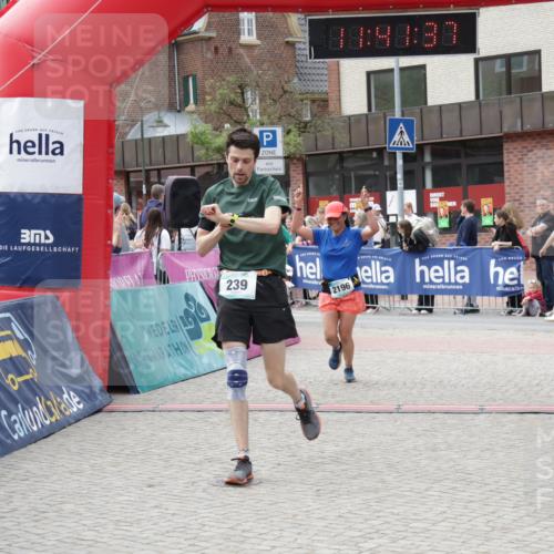 10.05.2026 - 8. Wedeler Halbmarathon Yannick Fuchs http://msf.ph/oto/9727782 10.05.2026 11:41:35 Ziel 239, 812, 2196 meine-sportfotos.de