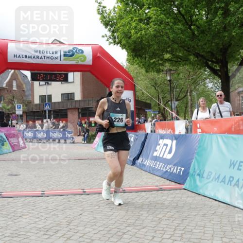 10.05.2026 - 8. Wedeler Halbmarathon Yannick Fuchs http://msf.ph/oto/9727789 10.05.2026 12:11:30 Ziel 226 meine-sportfotos.de