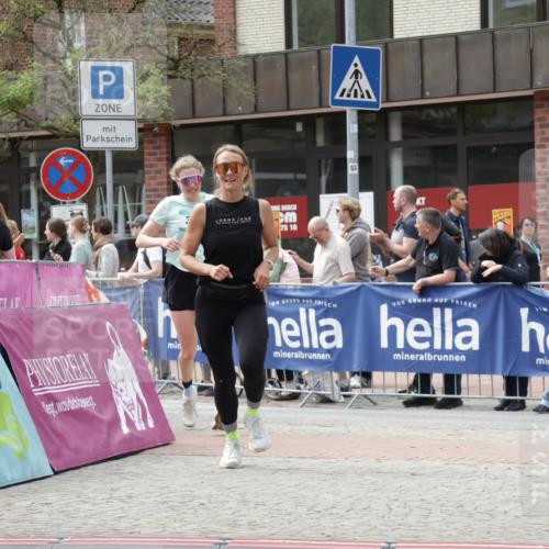 10.05.2026 - 8. Wedeler Halbmarathon Yannick Fuchs http://msf.ph/oto/9727815 10.05.2026 12:11:55 Ziel 377, 429 meine-sportfotos.de